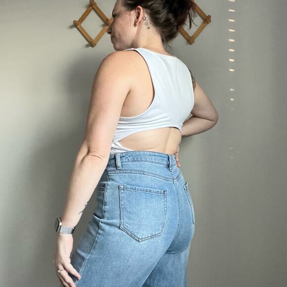 Victoria Sport Twist Front Open Back Bodysuit Size Large - Picture 3 of 11